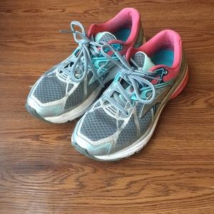 Running shoes size 7